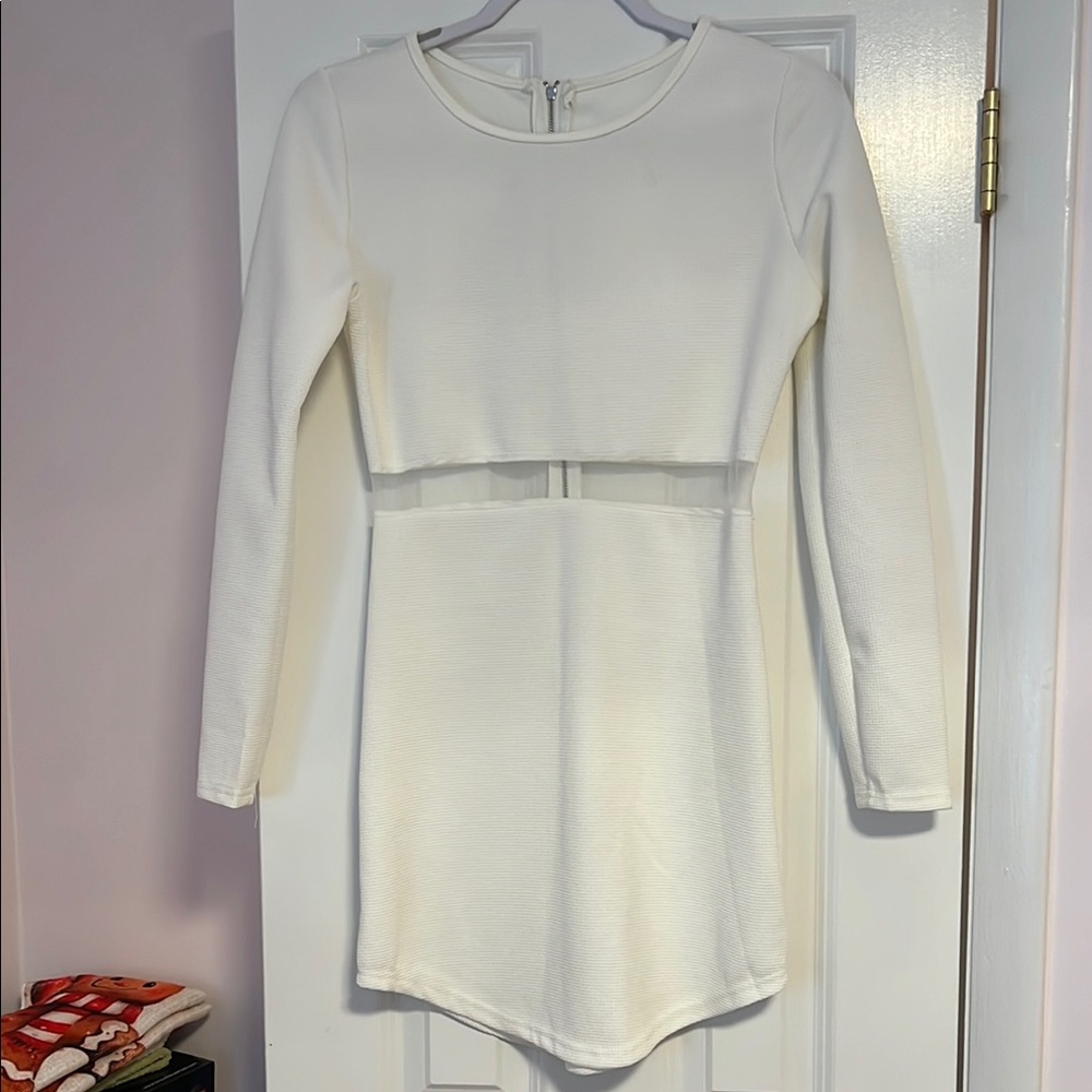 Elegant White Long Sleeve Dress